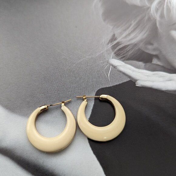 Hoops Enamel Small Pierced Vintage Cream Gold finish 1970s - Picture 5 of 7